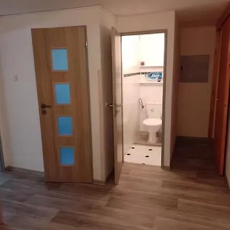 U J & J * Čistá