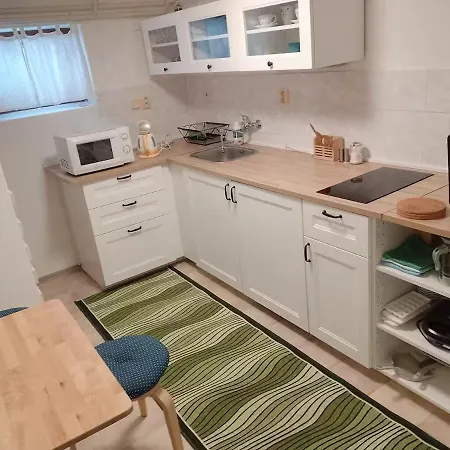 U J & J Homestay szállás Čistá